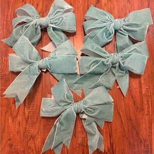 NWT Set of 5 Large Holiday Clip-On Velvet Bows